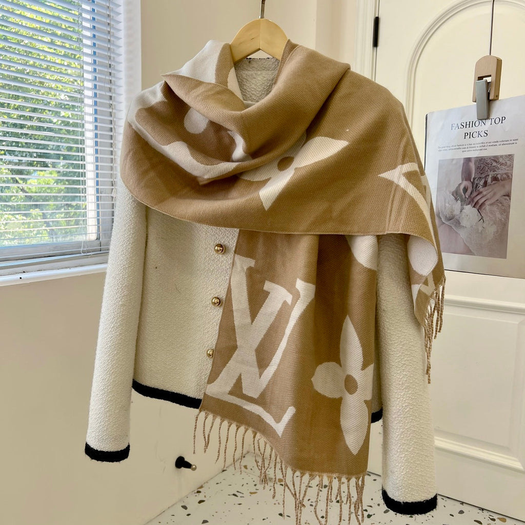 Fashionable four-leaf clover oblique striped scarf