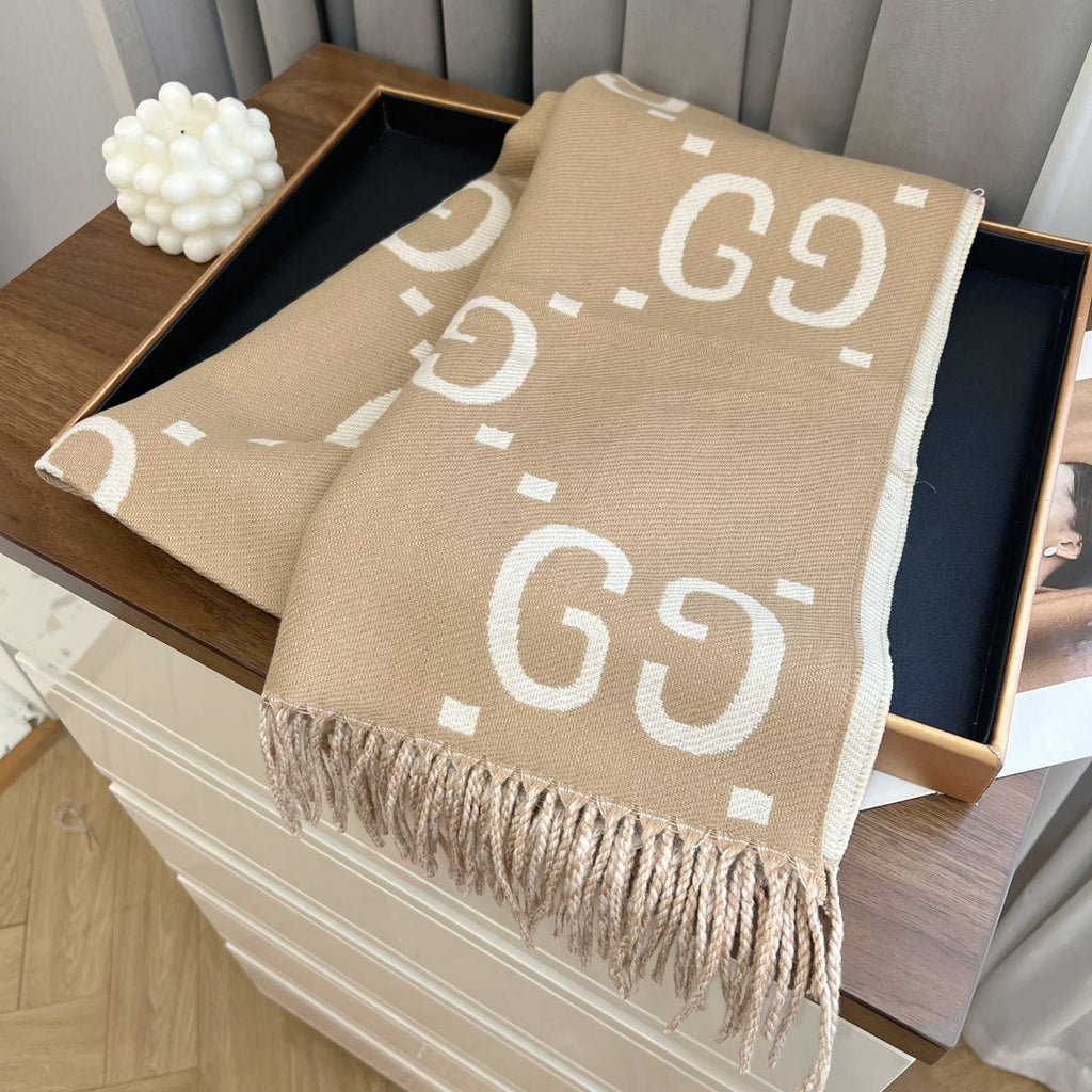Fashionable GG diagonal striped scarf