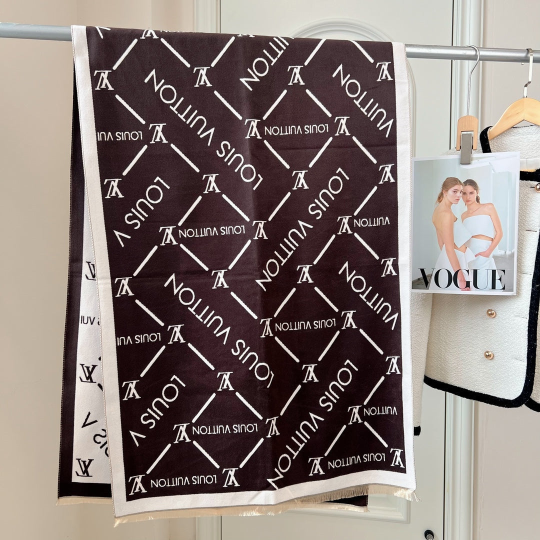 Fashionable four-leaf clover letter scarf