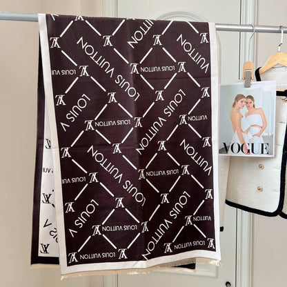 Fashionable four-leaf clover letter scarf