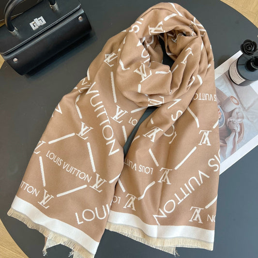 Fashionable four-leaf clover letter scarf