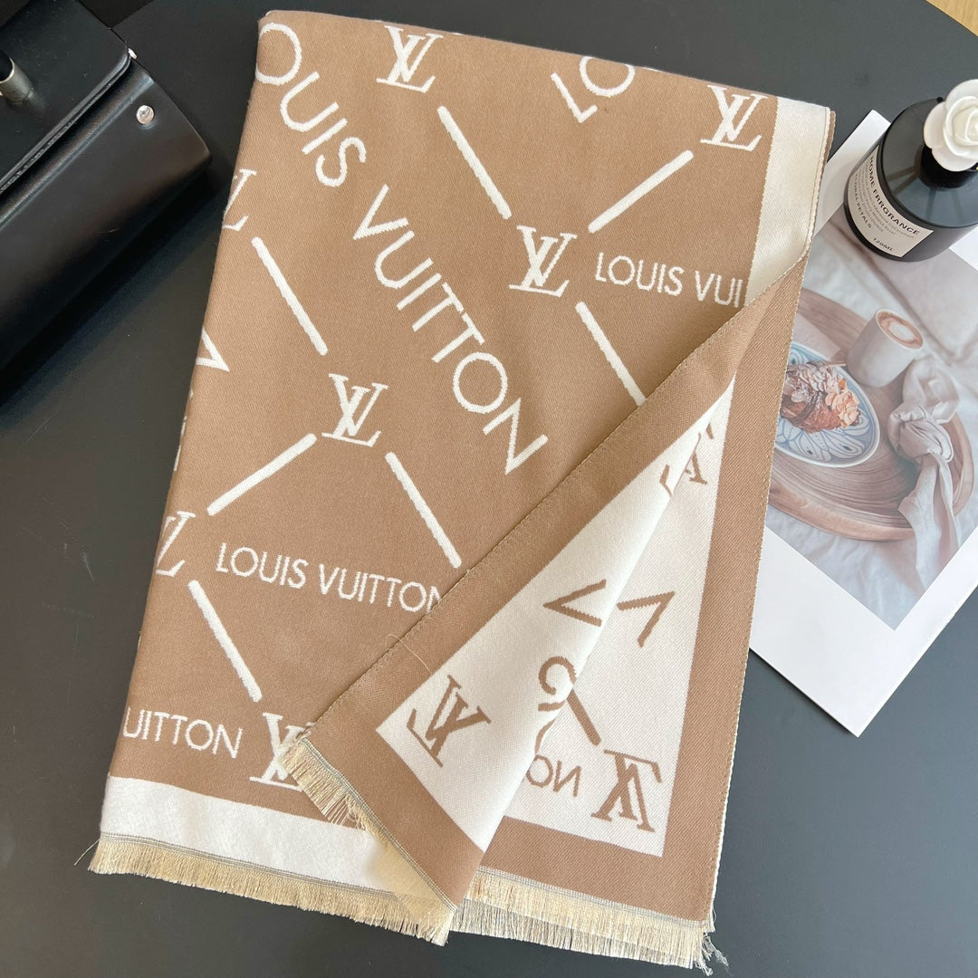 Fashionable four-leaf clover letter scarf