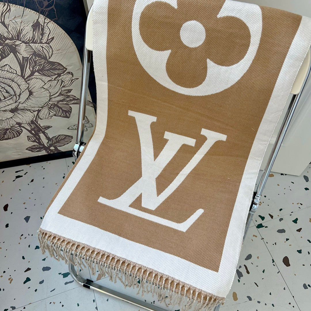 Fashion L letter scarf