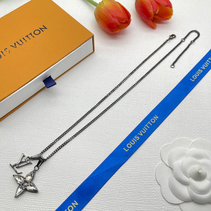 Four Leaf Clover Rhinestone Pendant Necklace