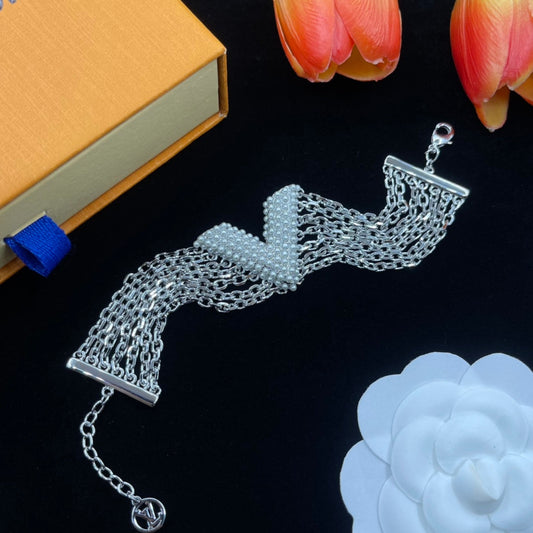 Fashion four-leaf clover bracelet