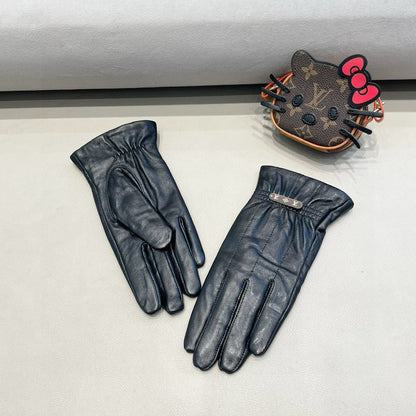 Fashionable four-leaf clover letter gloves