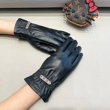 Fashionable four-leaf clover letter gloves