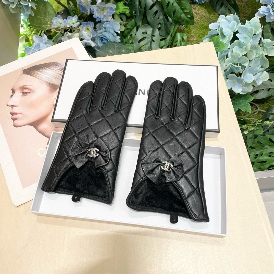 Fashion CC letter embroidered bow gloves