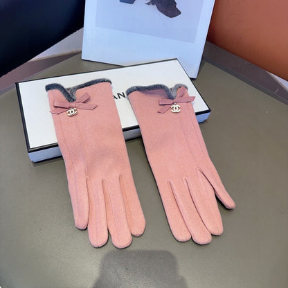 ashion CC letter embroidered camellia gloves