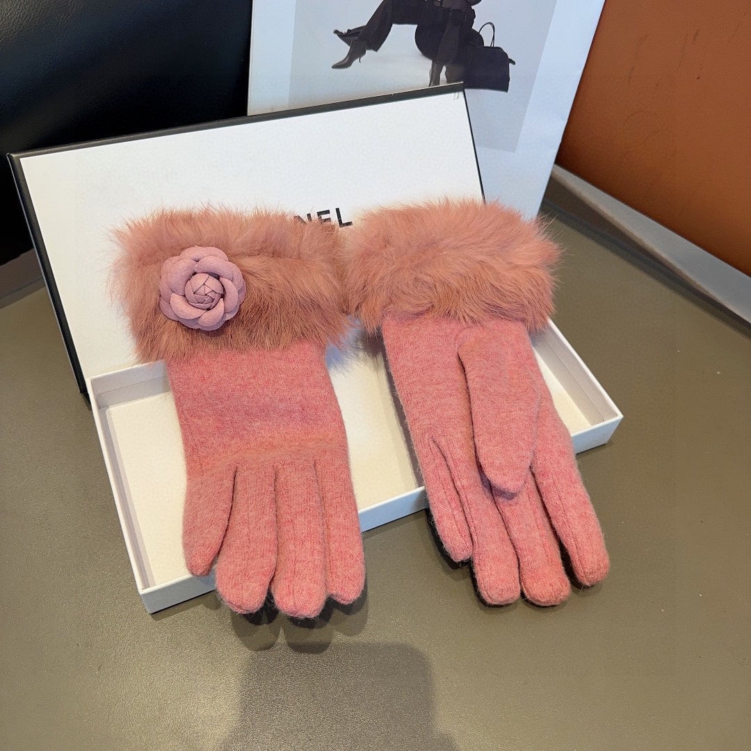 Fashion CC letter embroidered camellia gloves
