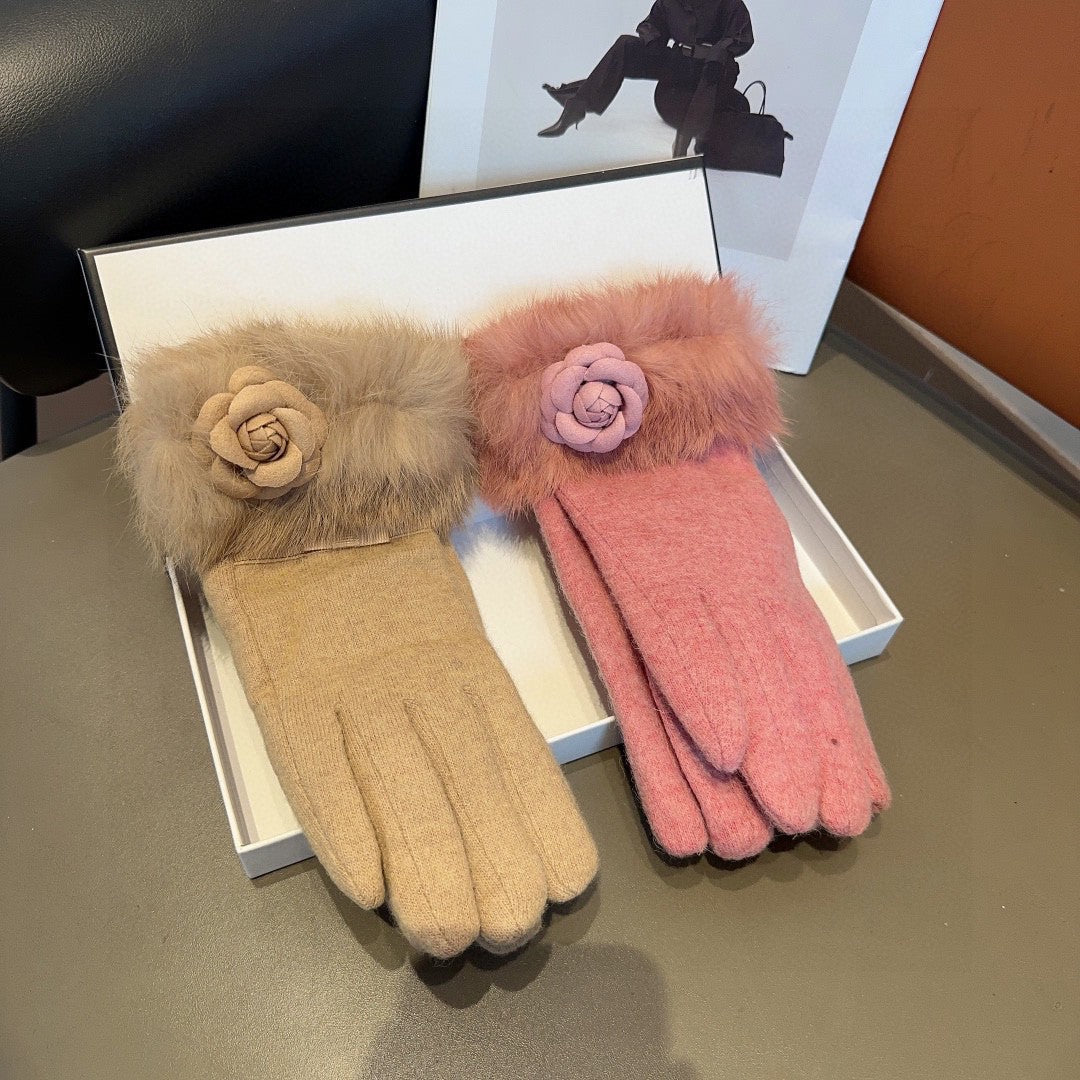 Fashion CC letter embroidered camellia gloves
