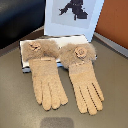 Fashion CC letter embroidered camellia gloves