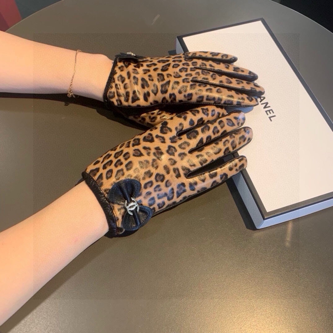 Fashion CC letter leopard bow gloves