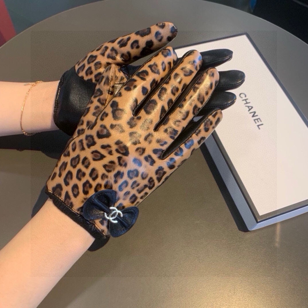 Fashion CC letter leopard bow gloves