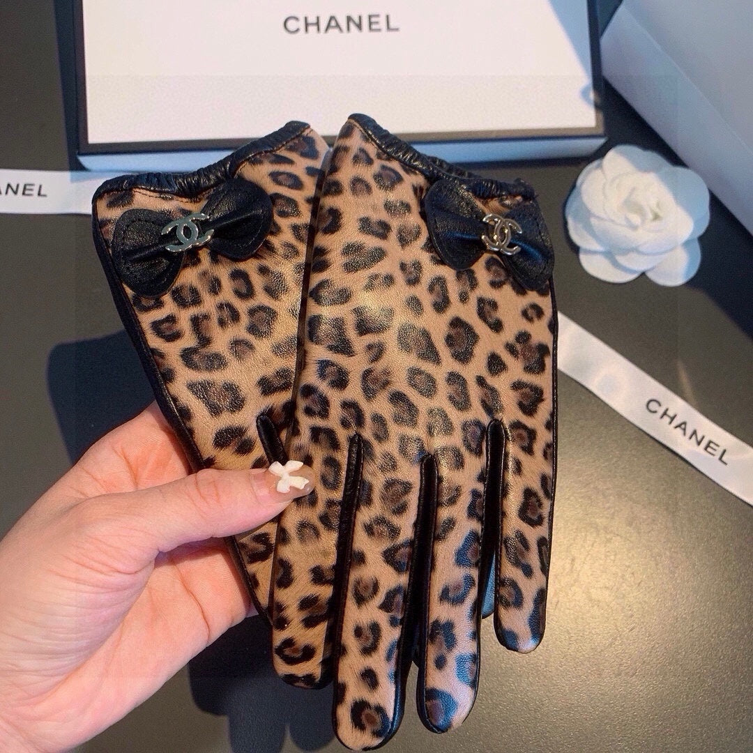 Fashion CC letter leopard bow gloves