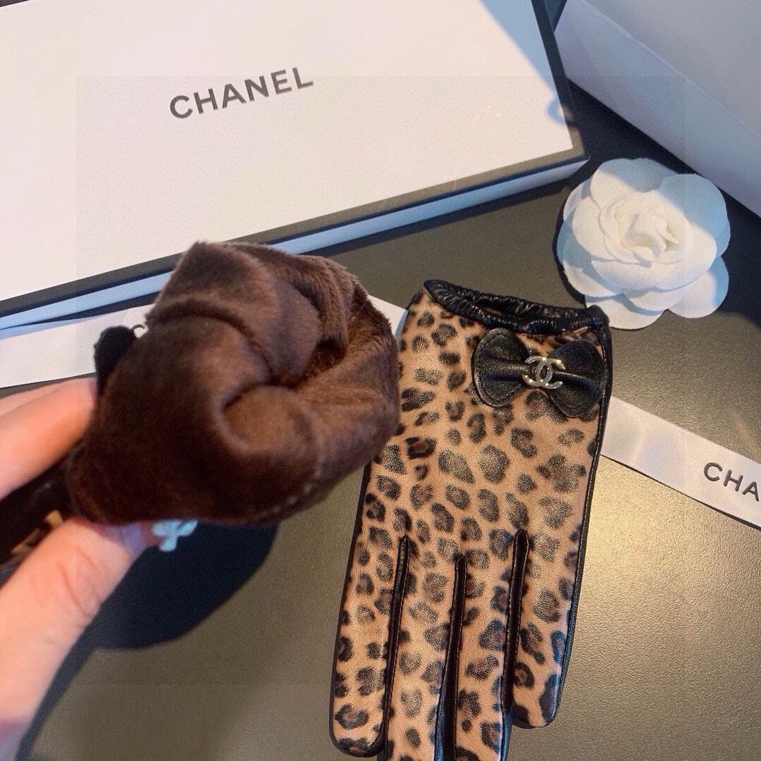 Fashion CC letter leopard bow gloves