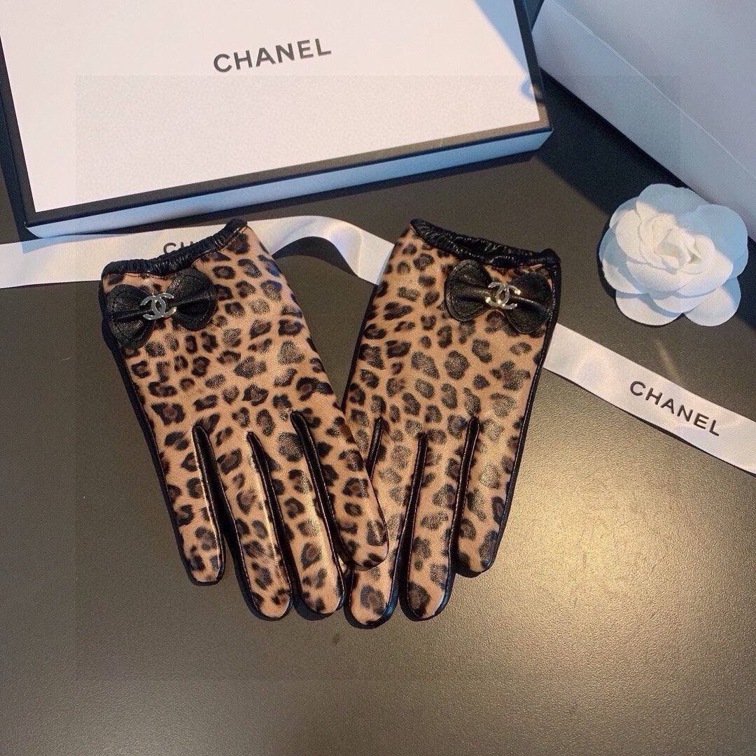 Fashion CC letter leopard bow gloves
