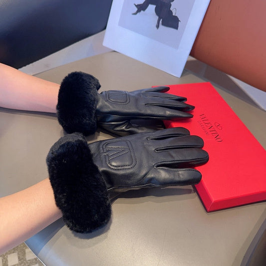 Fashion V letter gloves