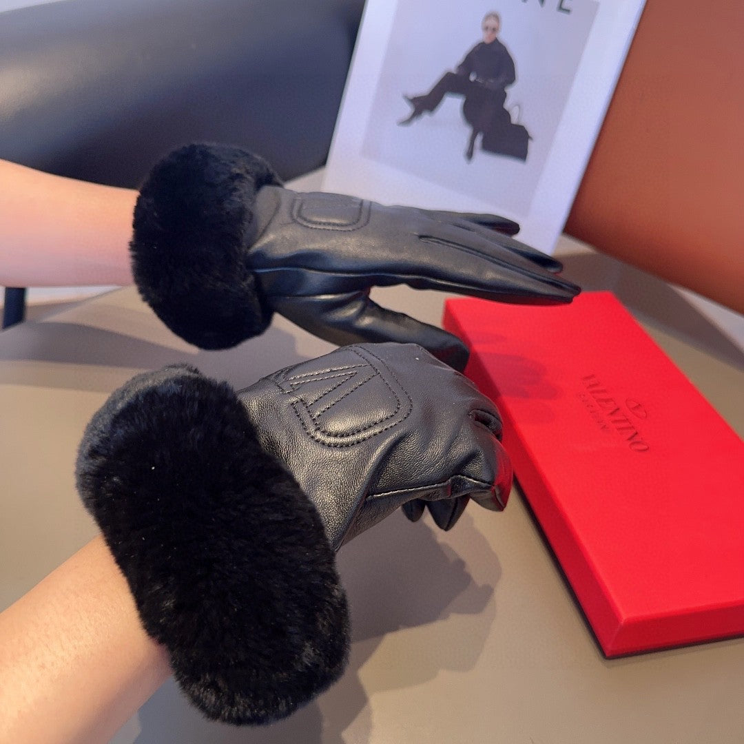 Fashion V letter gloves