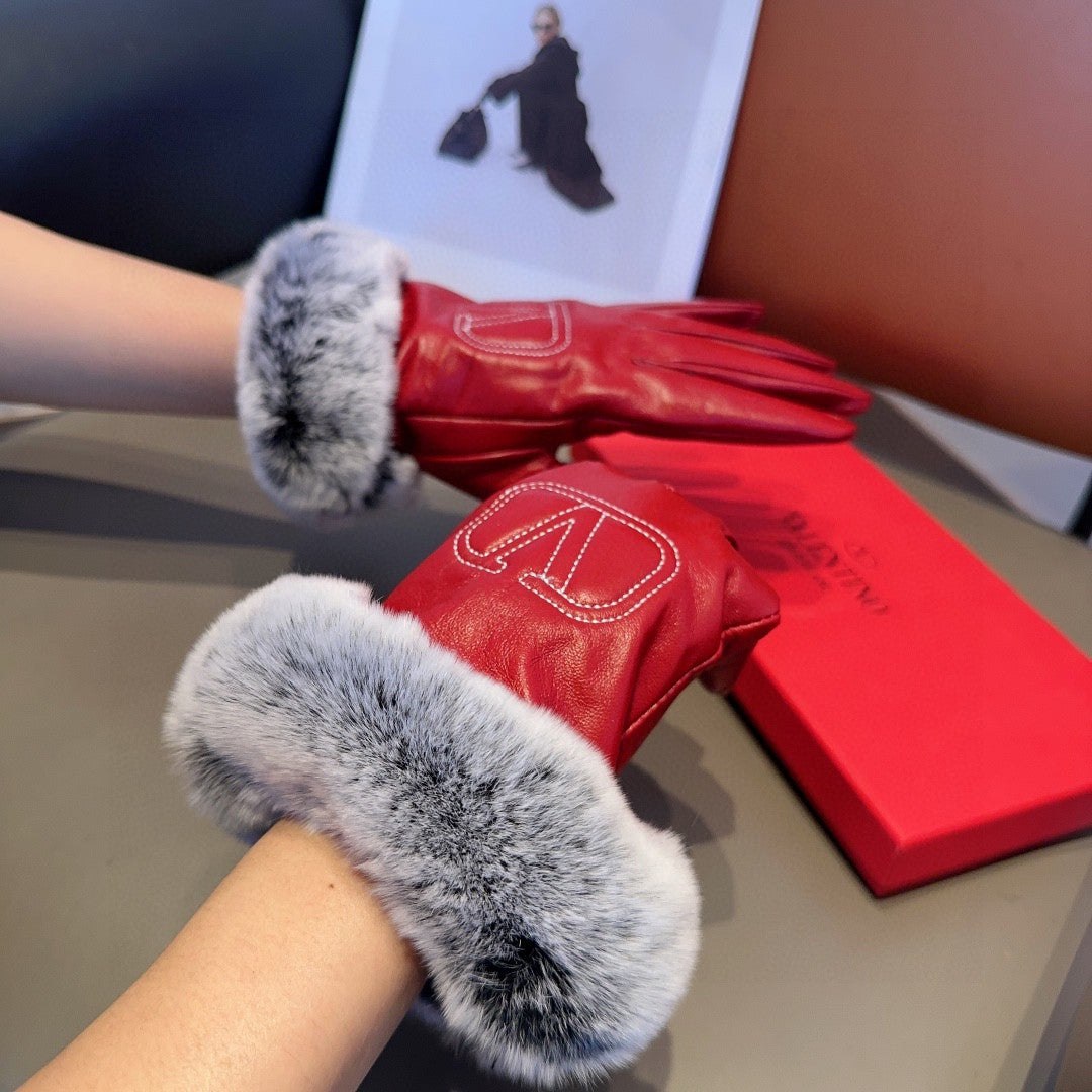 Fashion V letter gloves