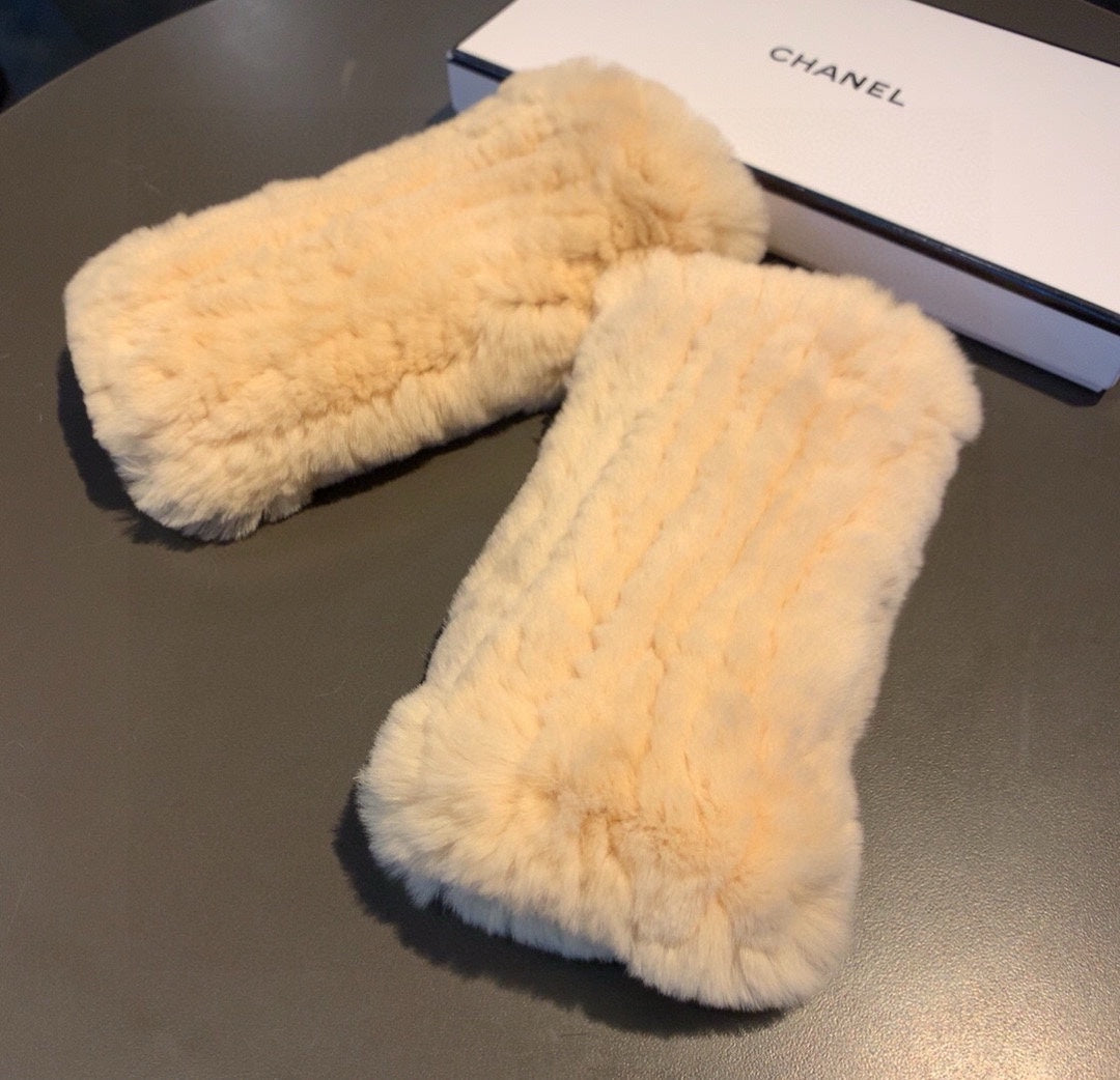 Fashion CC letter gloves