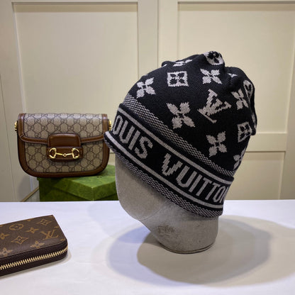 Fashion plush four-leaf clover knitted hat