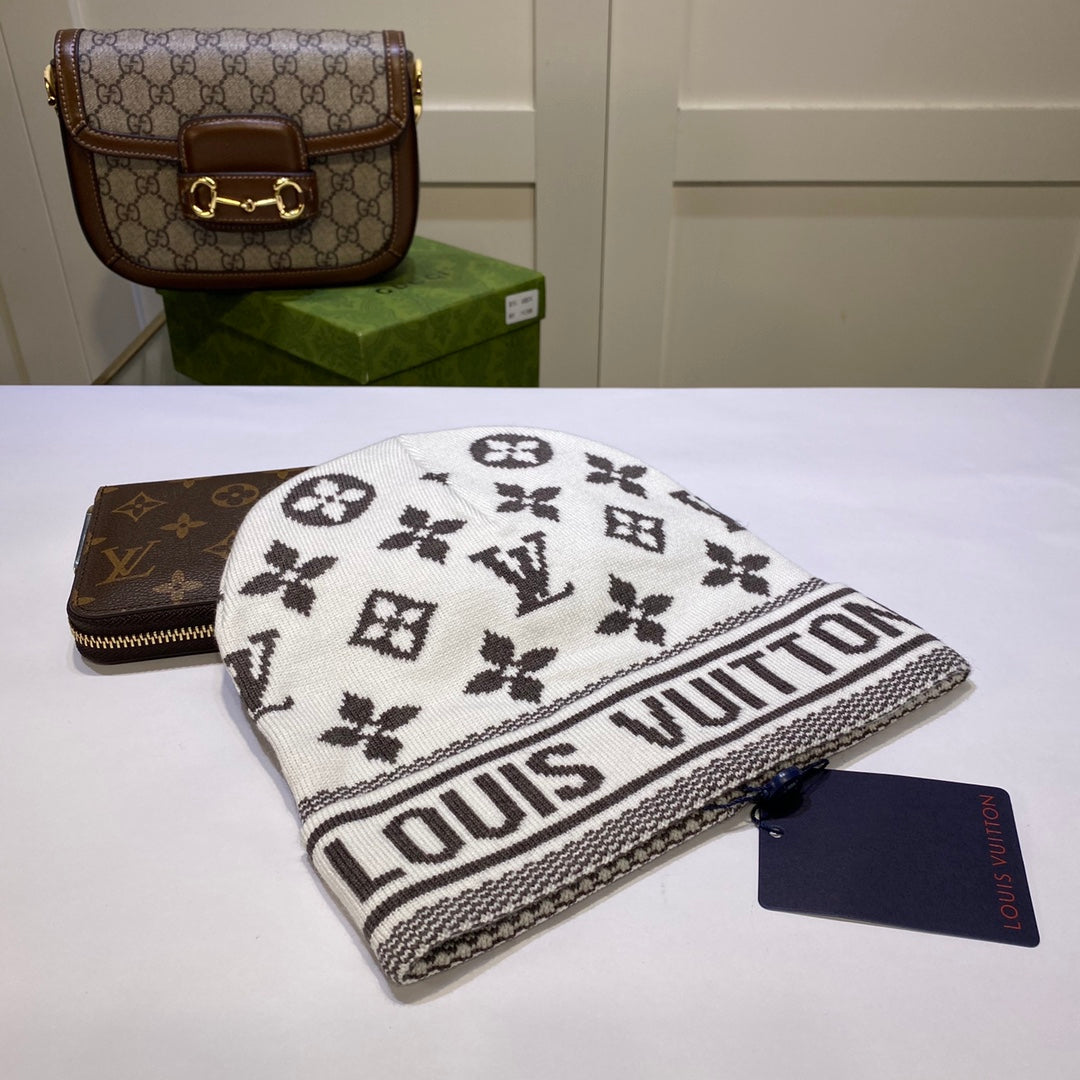 Fashion plush four-leaf clover knitted hat