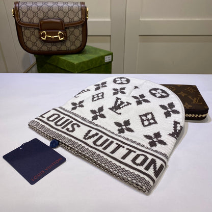 Fashion plush four-leaf clover knitted hat