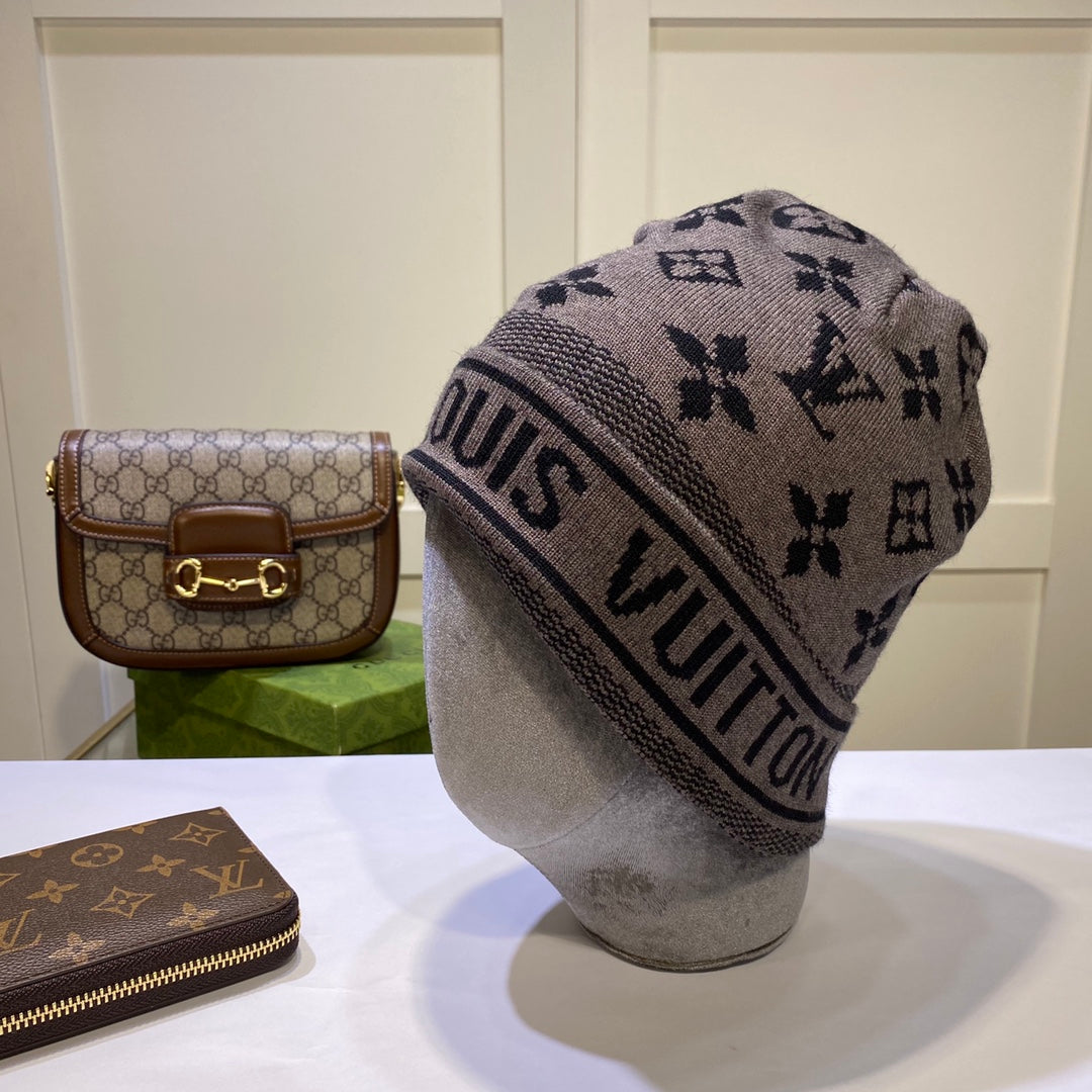 Fashion plush four-leaf clover knitted hat