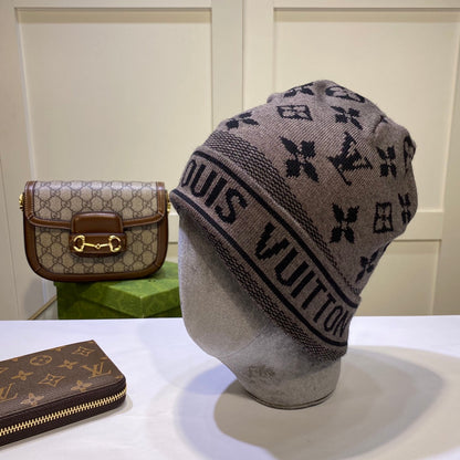 Fashion plush four-leaf clover knitted hat