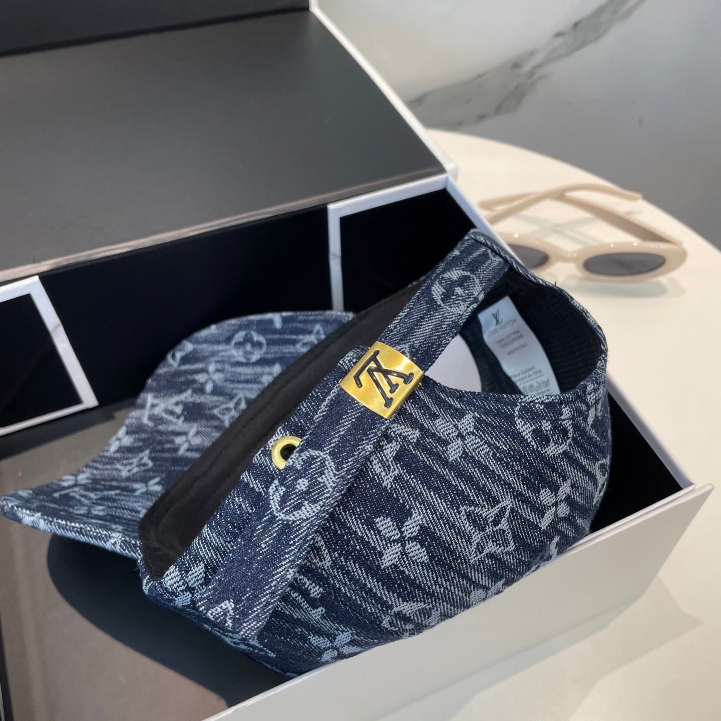 Fashionable four-leaf clover letter baseball cap