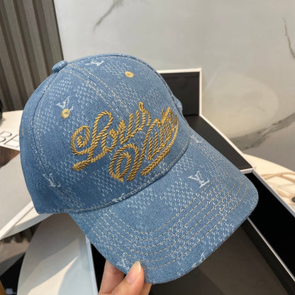 Fashionable four-leaf clover letter baseball cap