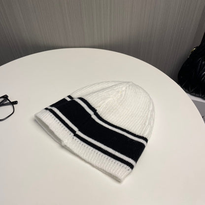 Fashionable double B letter knitted hat