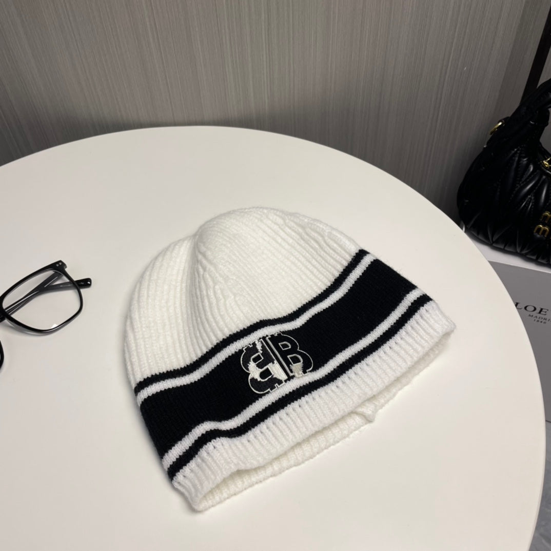Fashionable double B letter knitted hat