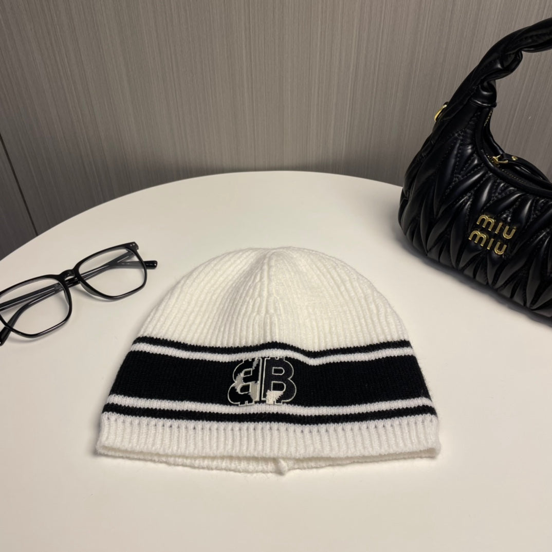 Fashionable double B letter knitted hat