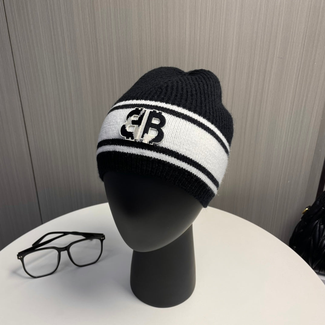 Fashionable double B letter knitted hat