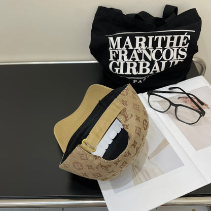 Fashionable four-leaf clover baseball cap