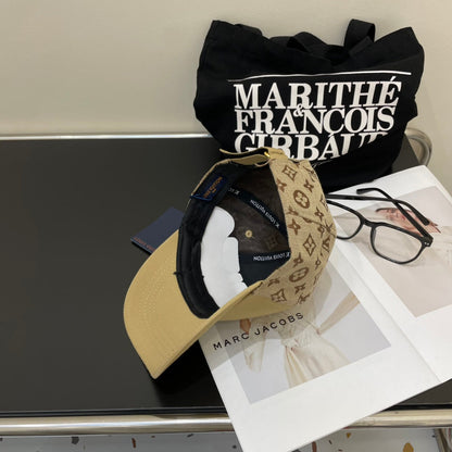 Fashionable four-leaf clover baseball cap