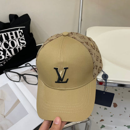 Fashionable four-leaf clover baseball cap