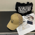 Fashionable four-leaf clover baseball cap