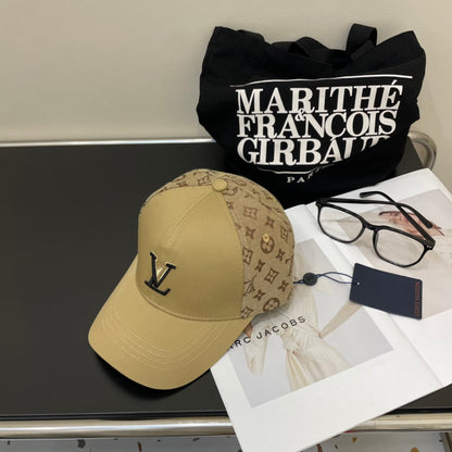 Fashionable four-leaf clover baseball cap