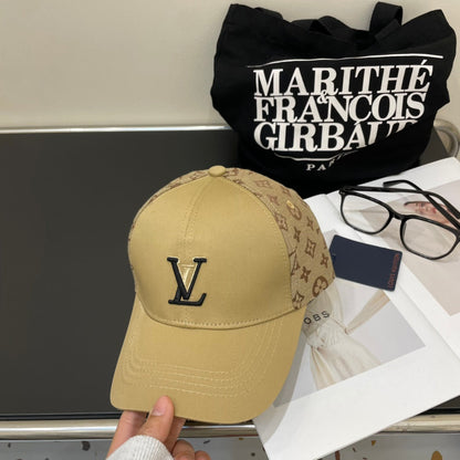 Fashionable four-leaf clover baseball cap