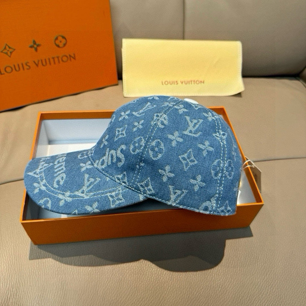 Fashionable four-leaf clover baseball cap