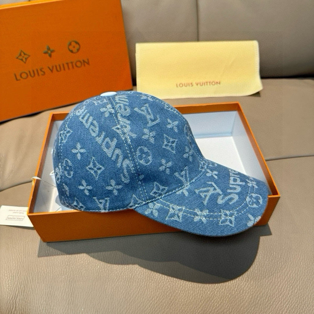 Fashionable four-leaf clover baseball cap