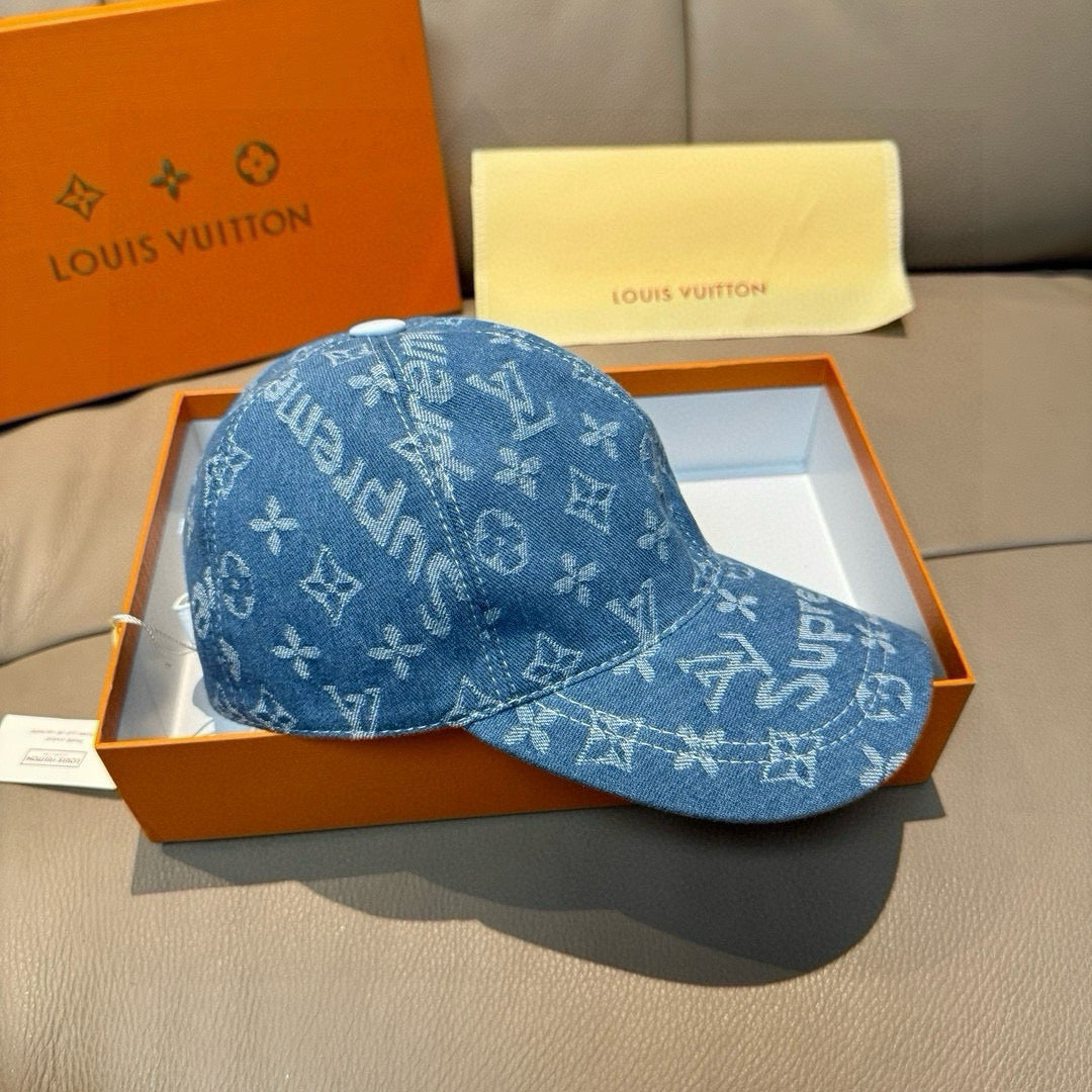 Fashionable four-leaf clover baseball cap