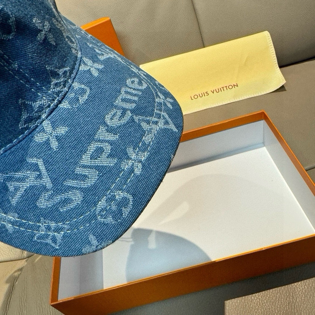 Fashionable four-leaf clover baseball cap