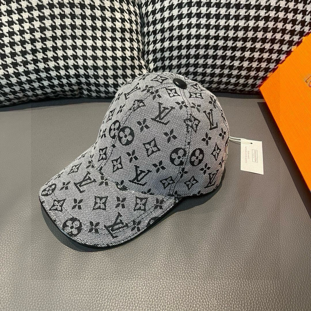 Fashionable four-leaf clover baseball cap