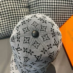 Fashionable four-leaf clover baseball cap