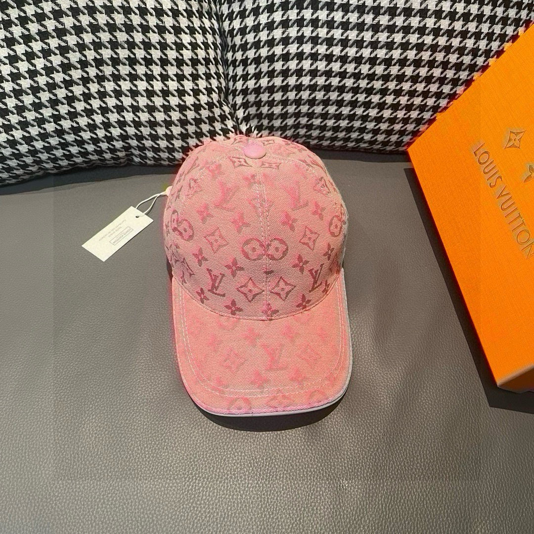 Fashionable four-leaf clover baseball cap