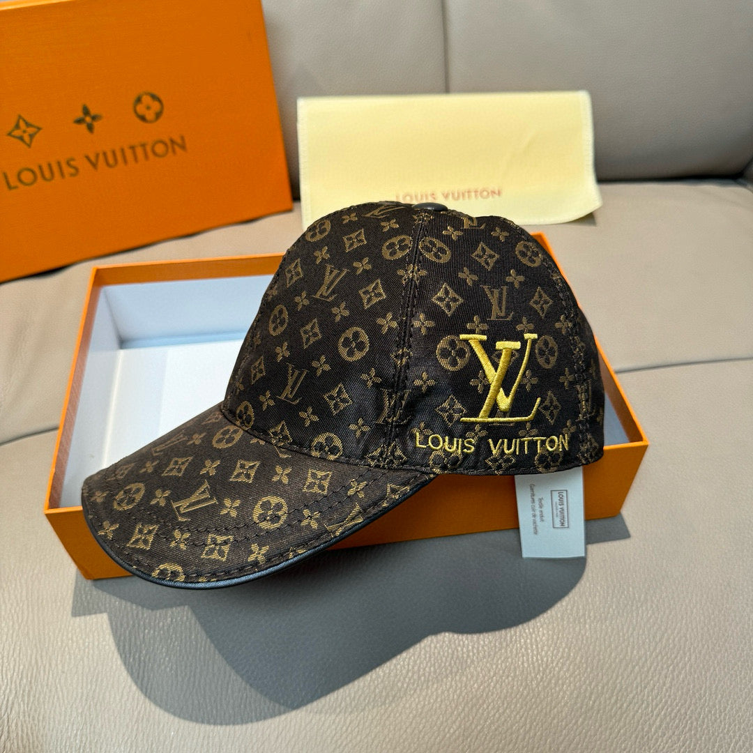 Fashionable four-leaf clover baseball cap